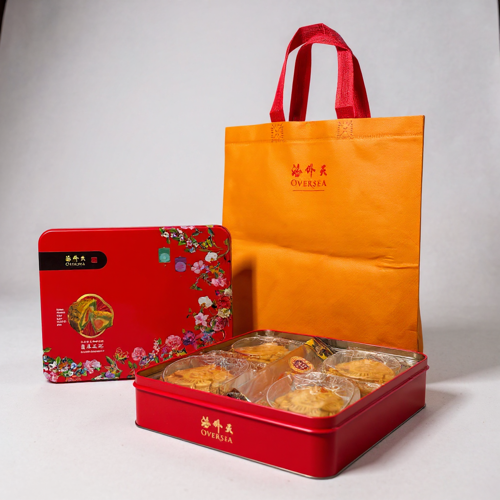 Malaysian Mooncake with Salted Egg Yolk 740g/Banh Trung Thu Hat Sen Tra Xanh Trung Muoi - 740g